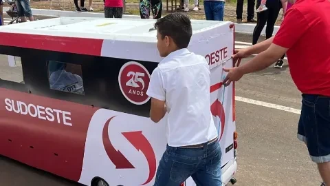 Imagem de capa da matéria: Miniônibus da Sudoeste Transportes faz sucesso no 2º Beltrão Rolimã